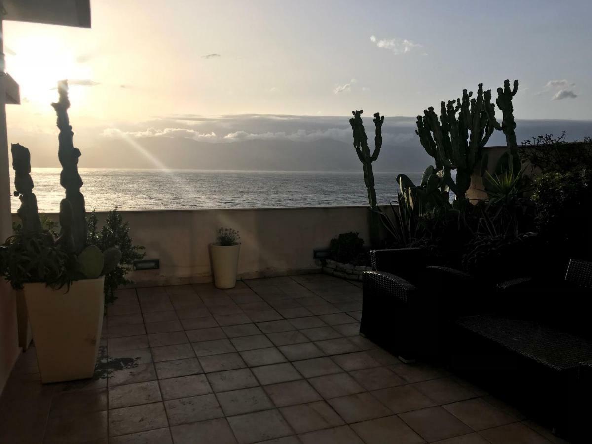 Sunset Terrazza Apartment Reggio Calabria Exterior photo